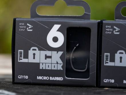 ONE MORE CAST Lock Hook Barbed